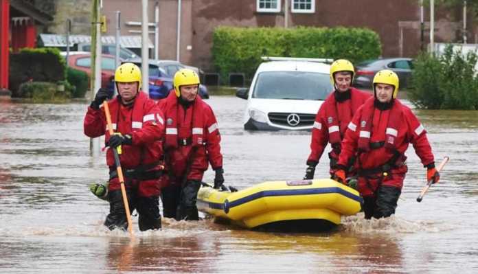Banjir akibat badai Babet di kota Nottingham ancam jadwal pertandingan Liga Inggris antara Nottingham Forest vs Luton Town