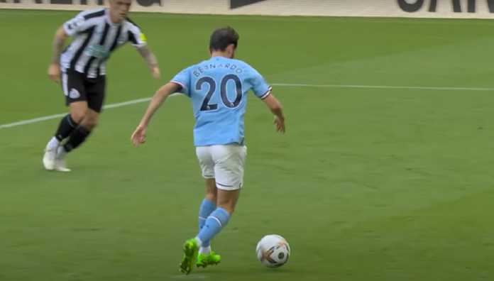 Bernardo Silva dalam sebuah laga yang dimainkan Manchester City di Liga Premier