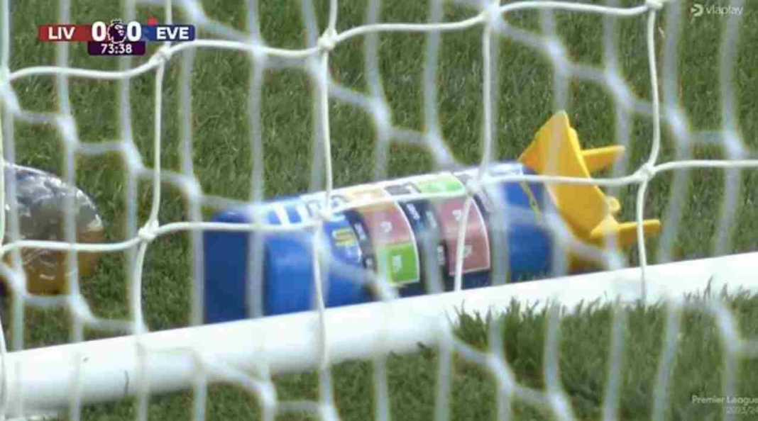 Botol contekan Jordan Pickford saat lawan Liverpool Pickford Punya Contekan di Botolnya Tapi Gagal Hadang Penalti Liverpool