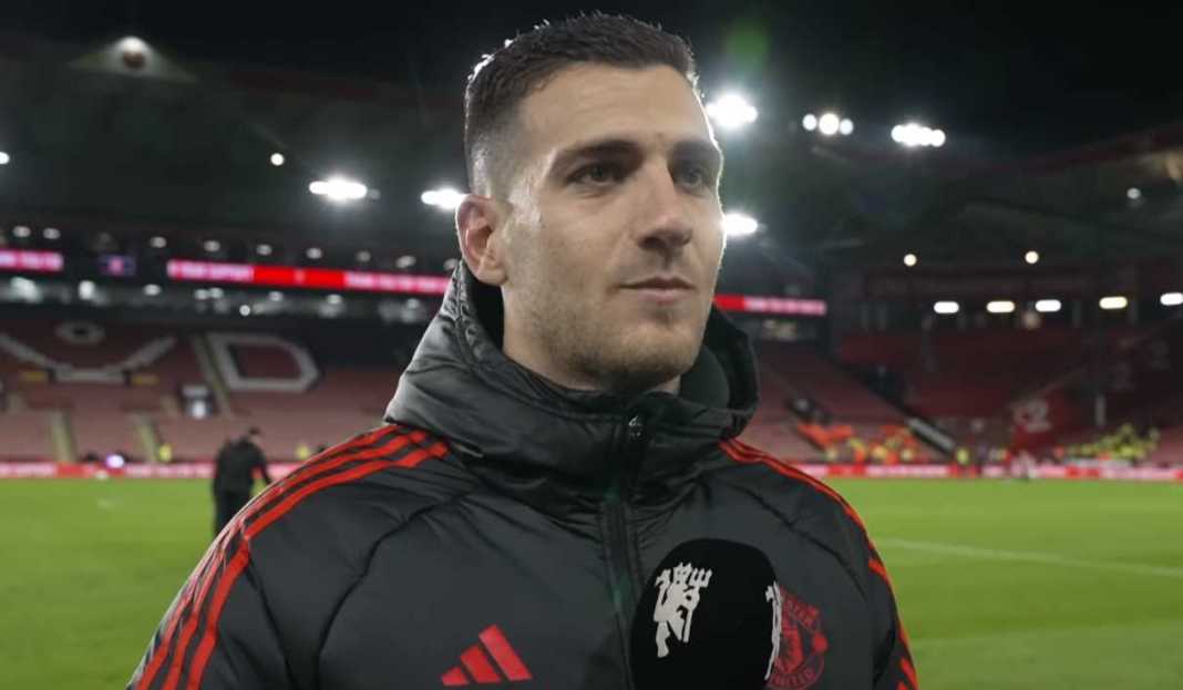 Diogo Dalot dalam wawancara usai kemenangan Manchester United Diogo Dalot Senang Bisa Persembahkan Kemenangan Untuk Mendiang Sir Bobby Charlton