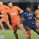 Duel Arema FC vs Borneo FC