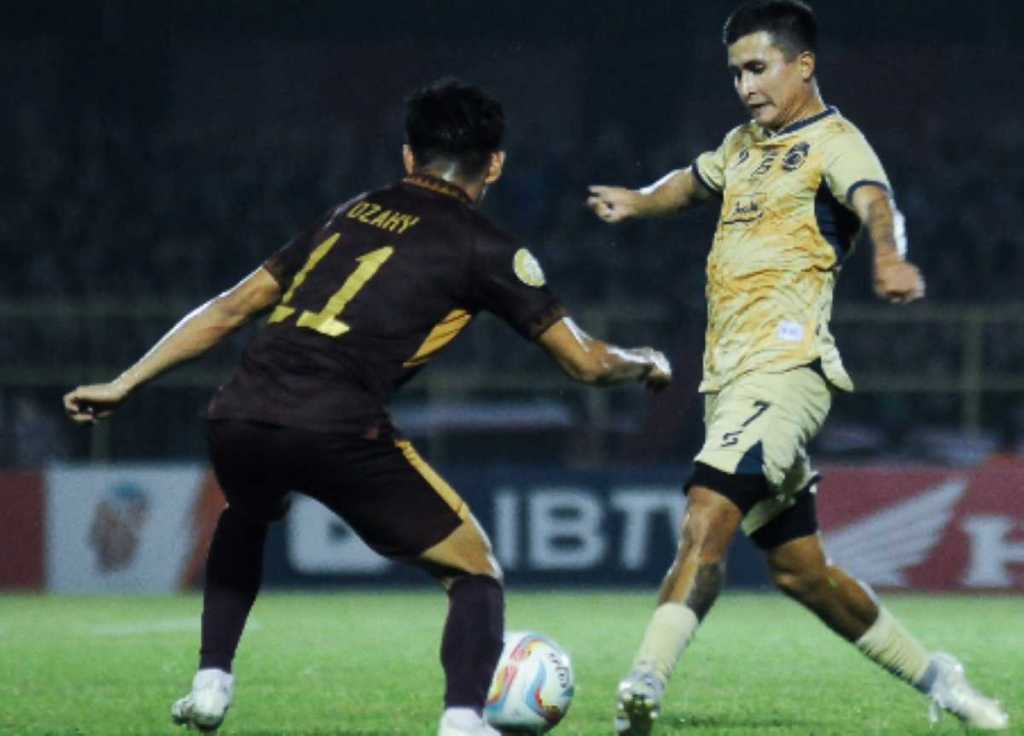 Duel PSM Makassar vs Arema FC