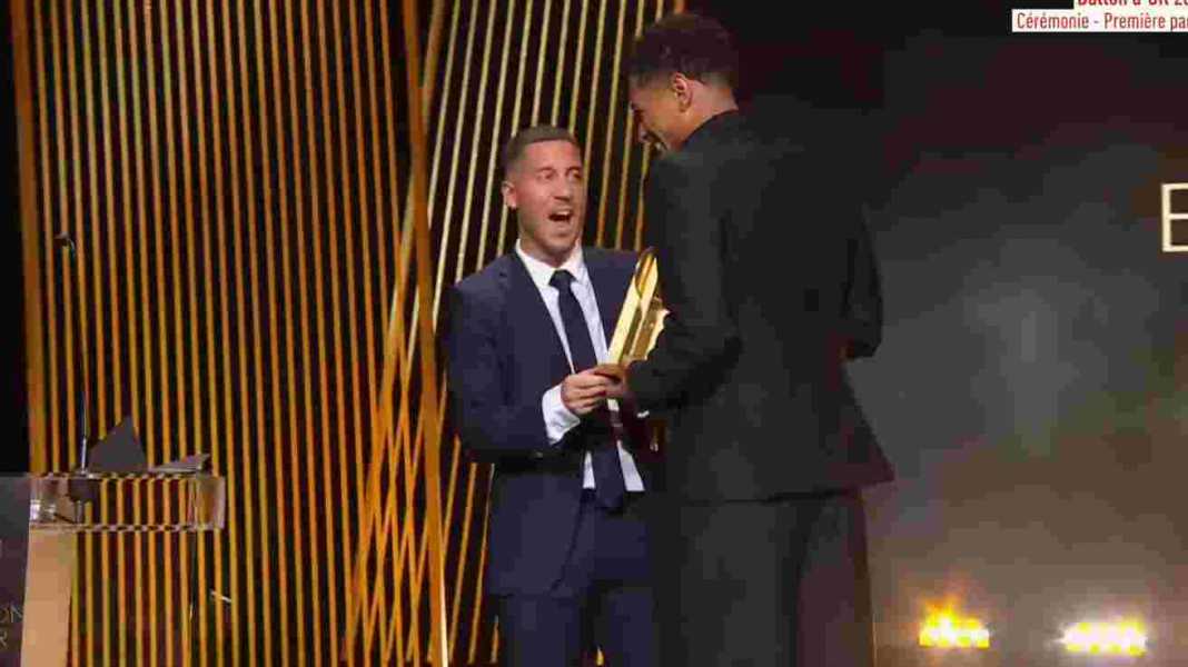 Eden Hazard serahkan Kopa Trophy ke Jude Bellingham Jamal Musiala Gagal Lagi, Kopa Trophy Diberikan Pada Jude Bellingham