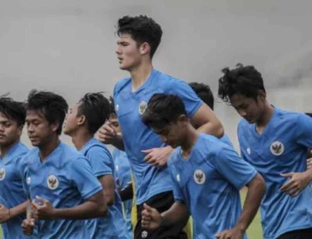 Elkan Baggott dalam sebuah sesi latihan di Timnas Indonesia