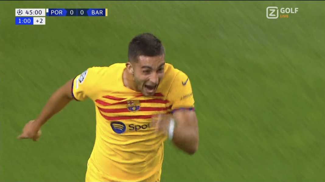 Ferran Torres usai cetak gol ke gawang FC Porto Hasil FC Porto vs Barcelona: Lewandowski Cedera, Pemain Pengganti Ferran Torres Cetak Gol