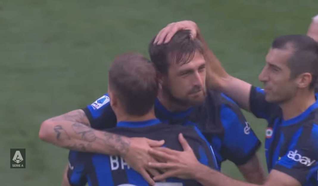 Francesco Acerb rayakan gol dengan rekan-rekannya Prediksi Torino vs Inter Milan, Nerazzurri Pede Usai Menang Tujuh dari Delapan Laga Kontra Granata