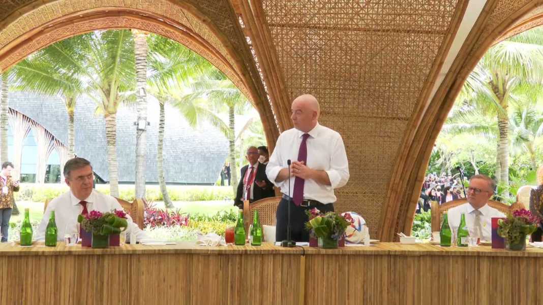 Gianni Infantino saat menyampaikan sambutan di depan G20 Ide Gila Gianni Infantino, Piala Dunia 2030 di Enam Negara Lintas Benua!