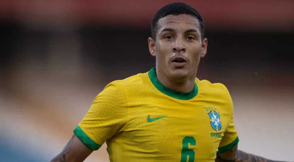 Guilherme Arana, bek asal Brasil yang kini jadi buruan transfer West Ham United