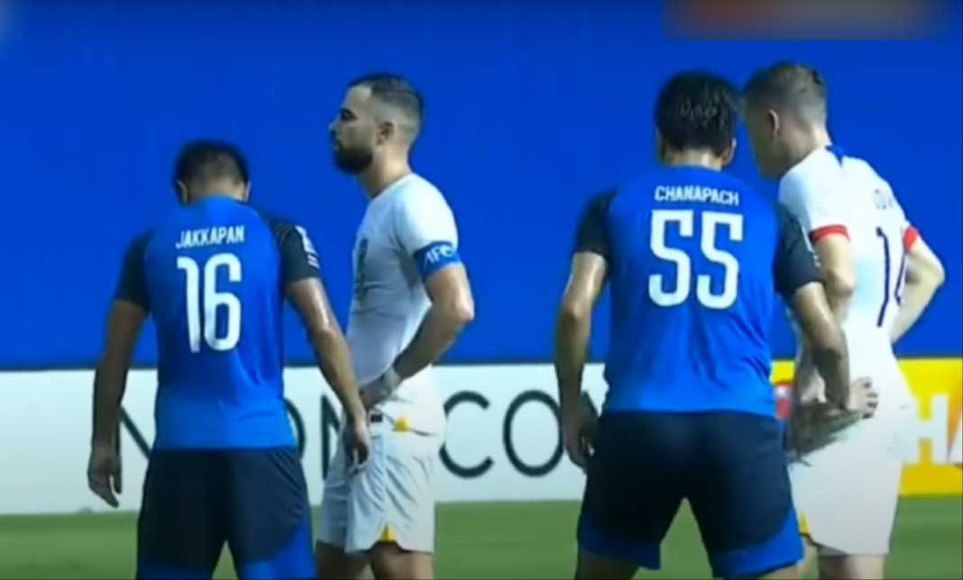 Jordi Amat Saat membela klubnya Johor Darul Takzim, di Liga Champions Asia Jordi Amat Saat membela klubnya Johor Darul Takzim, di Liga Champions Asia