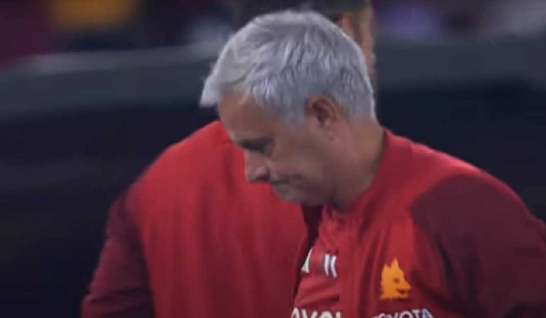 Jose Mourinho di Laga Frosinone Jose Mourinho Bakal Dipecat, AS Roma Dekati Pelatih Asal Kroasia
