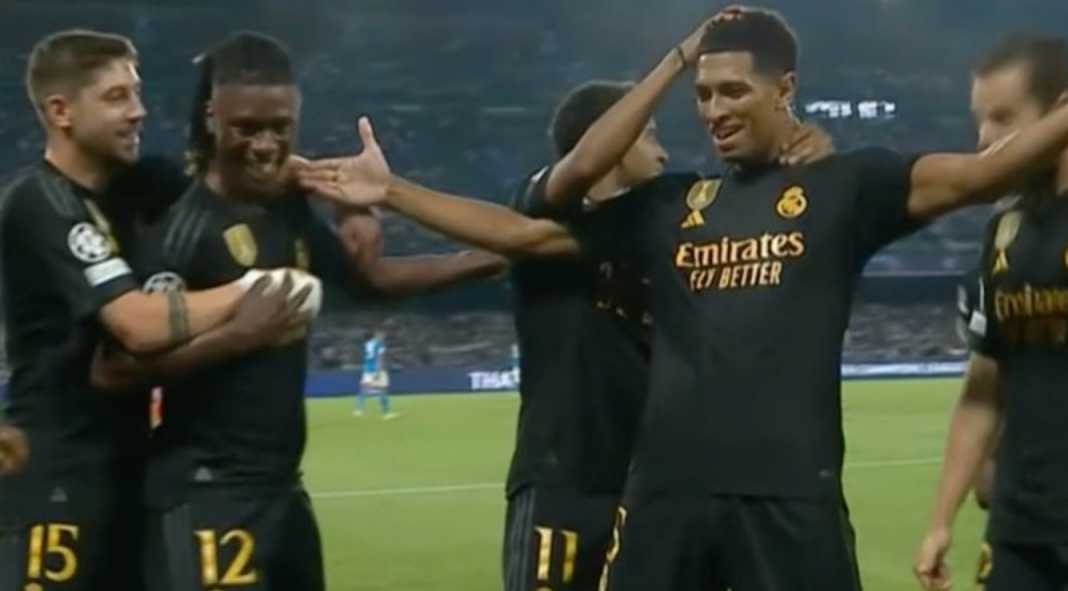 Jude Bellingham dan Vinicius Junior merayakan gol merek di laga Liga Champions antara Napoli vs Real Madrid Jude Bellingham dan Vinicius Junior merayakan gol merek di laga Liga Champions antara Napoli vs Real Madrid