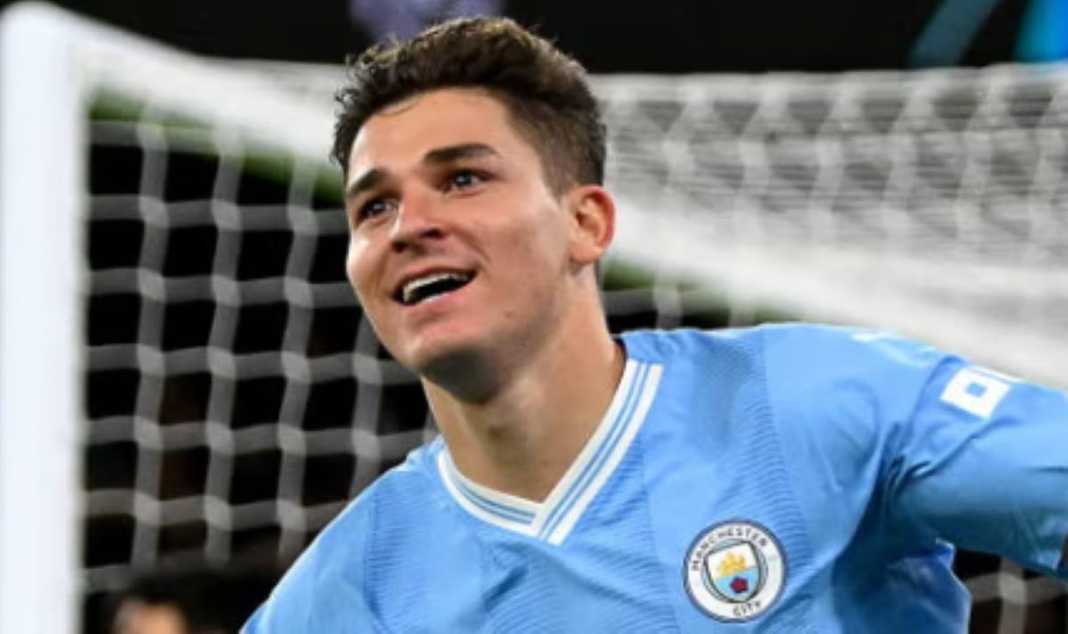 Julian Alvarez usai mencetak gol untuk Manchester City Julian Alvarez usai mencetak gol untuk Manchester City