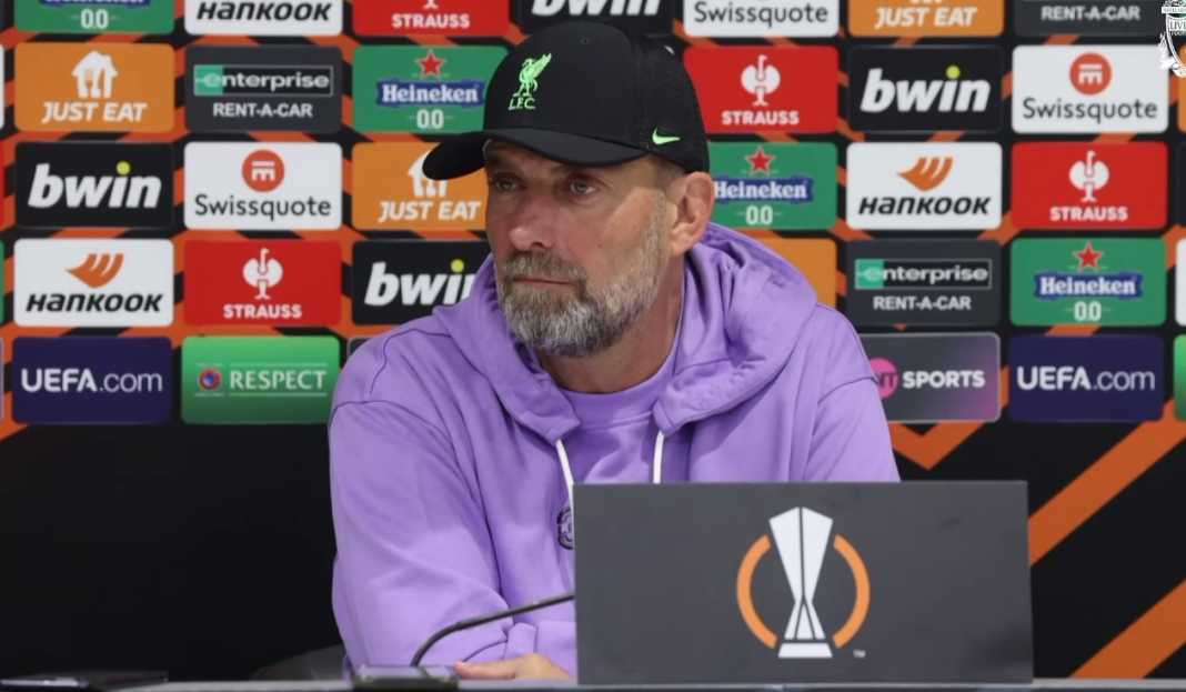 Jurgen Klopp dalam konferensi pers Liverpool Jurgen Klopp Bicara Persiapan Hadapi Brighton, Peran Mac Allister, Pilihan Untuk Bek Tengah
