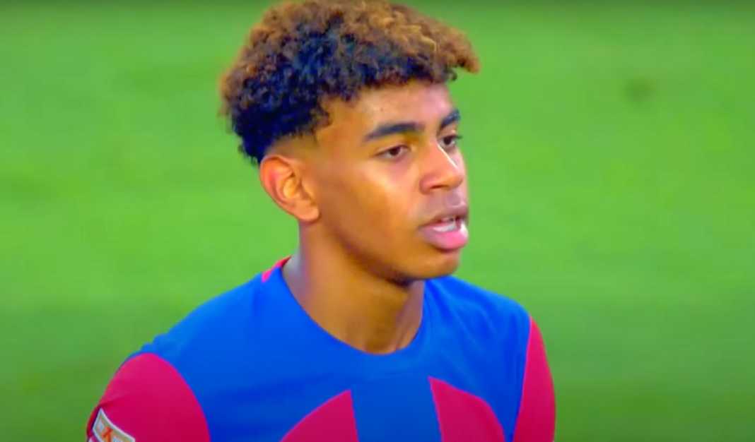 Lamine Yamal saat bermain untuk tim senior Barcelona Lamine Yamal saat bermain untuk tim senior Barcelona