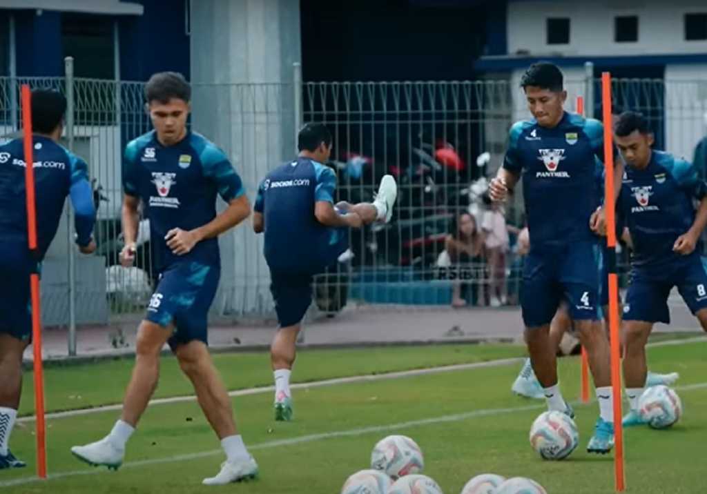 Latihan Persib Bandung Jelang Menjamu Persita