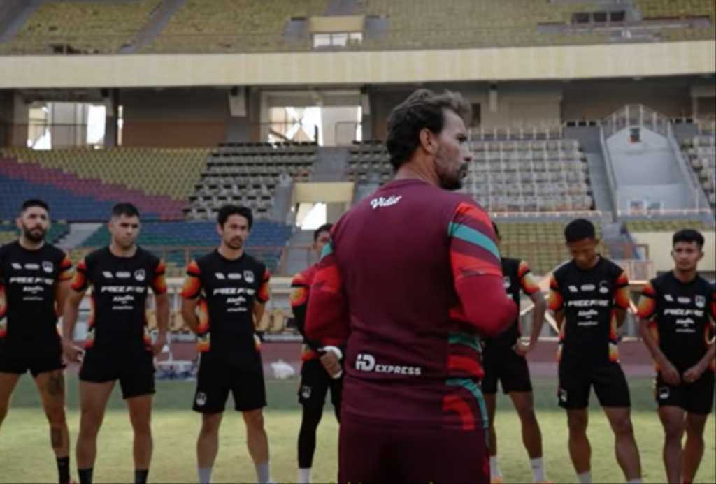 Latihan Persis Solo Jelang Laga di Kandang Persikabo 1973