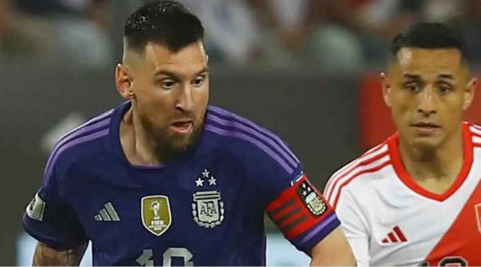 Bukan Gol Messi yang Terpenting, Tapi Dua Kali Bikin Pemain Peru Terpeleset