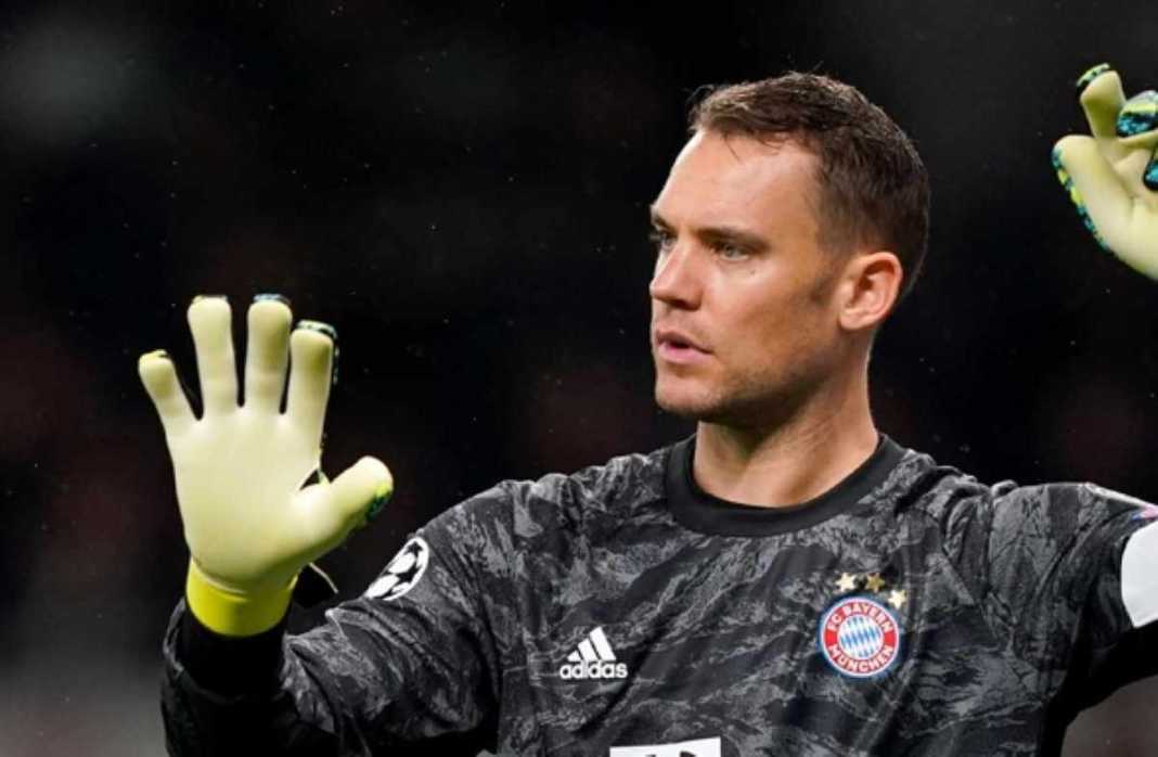 Manuel Neuer dalam sebuah aksinya untuk Bayern Munchen sebelum cedera Manuel Neuer dalam sebuah aksinya untuk Bayern Munchen sebelum cedera