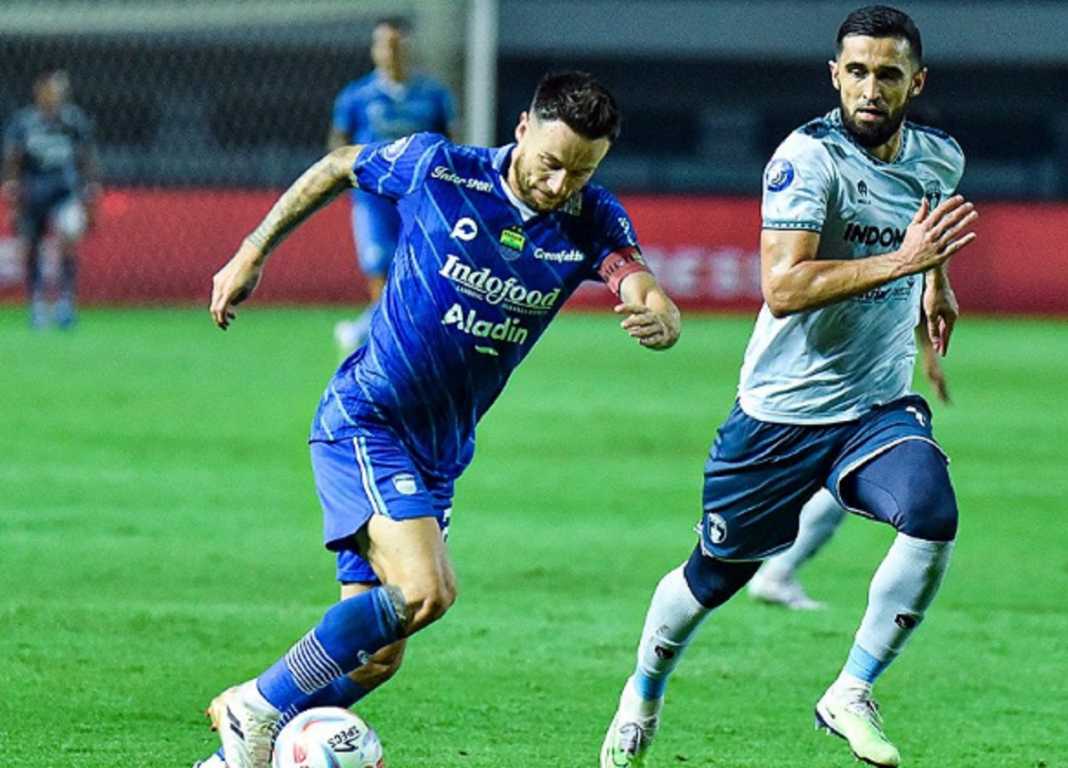 Marc Klok dalam duel Persib Bandung vs Persita Tangerang - sumber foto X persib Marc Klok dalam duel Persib Bandung vs Persita Tangerang - sumber foto X persib