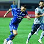 Marc Klok dalam duel Persib Bandung vs Persita Tangerang - sumber foto X persib