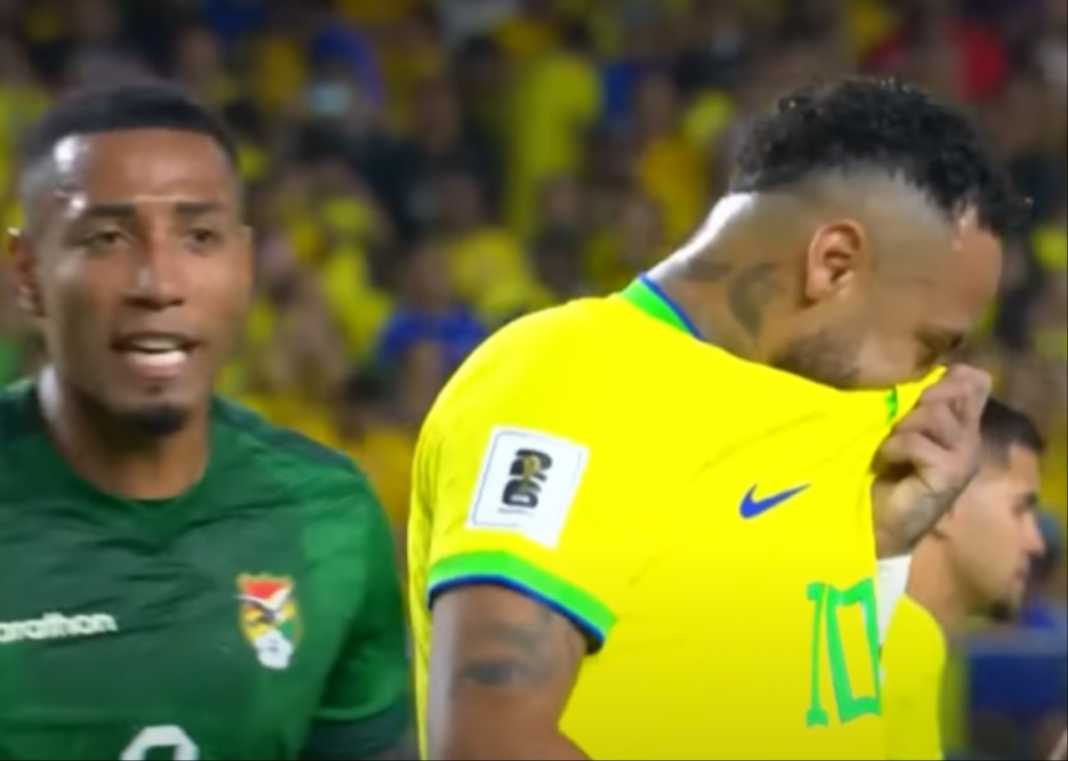 Neymar Saat Gagal Penalti Ketika Brasil Kalahkan Bolivia 5-1 Bulan lalu Neymar Saat Gagal Penalti Ketika Brasil Kalahkan Bolivia 5-1 Bulan lalu