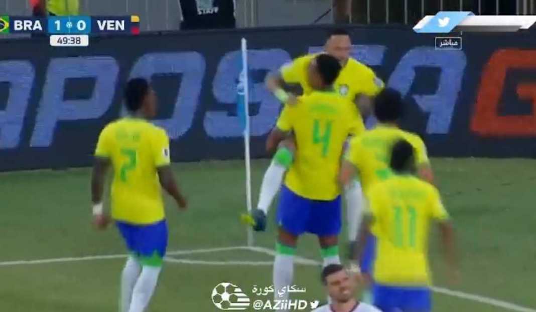 Neymar dan Gabriel Magalhaes rayakan gol Brasil Brasil vs Venezuela: Skor Imbang 1-1, Gol Gabriel Magalhaes Gagal Beri Kemenangan