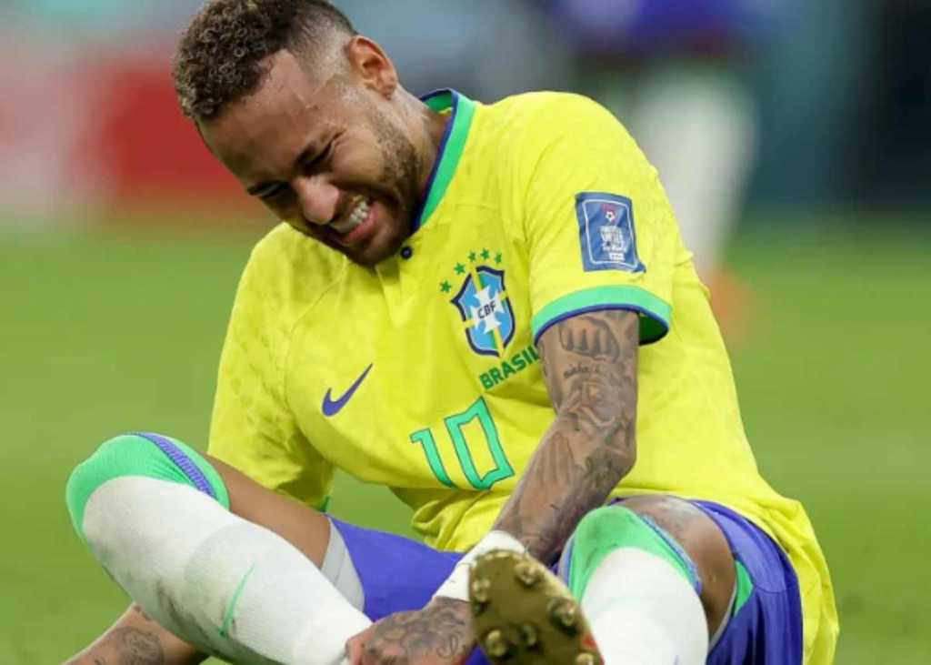 Neymar saat cedera di laga Uruguay vs Brasil