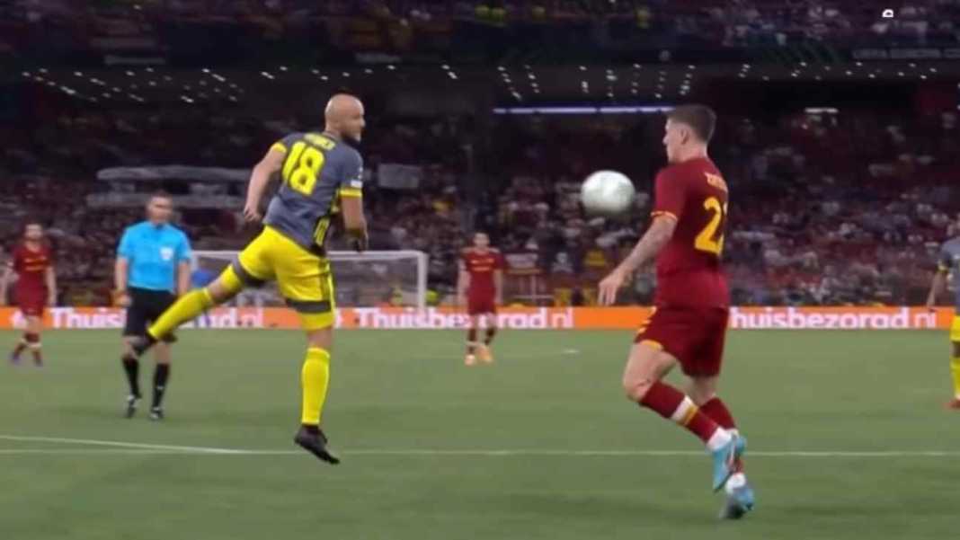 Nicolo Zaniolo pada final UECL 2022 Kisah Nicolo Zaniolo, Dari Pahlawan Roma di Eropa, Jatuh Menjadi Pesakitan