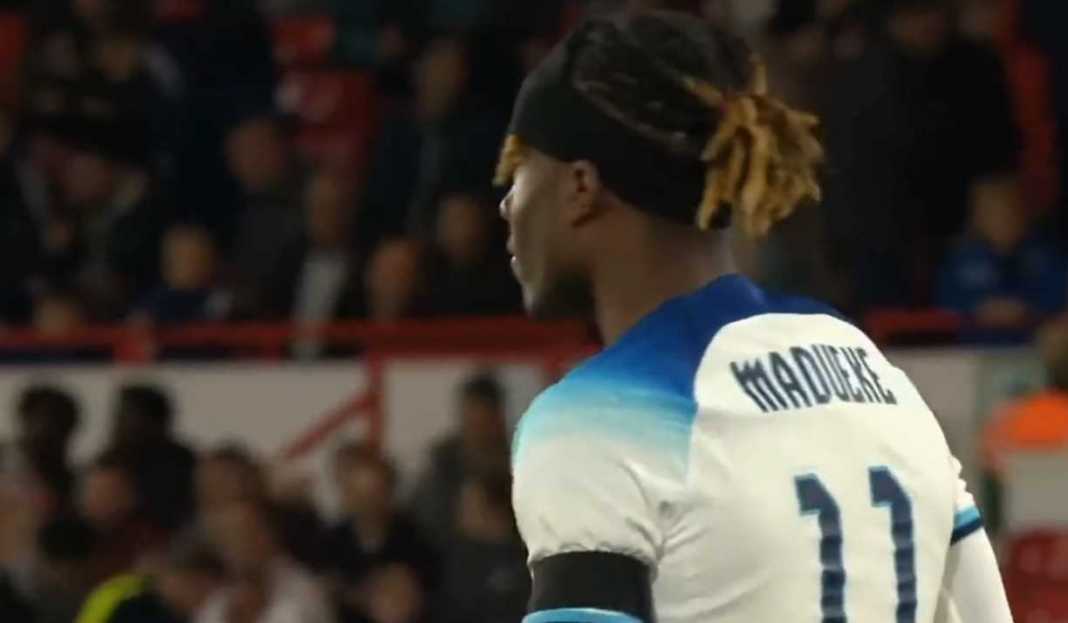 Noni Madueke saat membela timnas Inggris U-21 Noni Madueke Berguru Pada Ashley Cole Untuk Tingkatkan Produktivitas Gol dan Assist