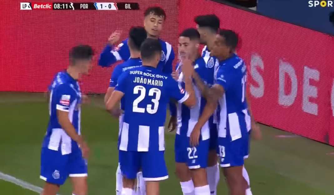 Para pemain FC Porto rayakan gol Prediksi FC Porto vs Barcelona : Blaugrana Punya Rekor Sempurna Atas The Dragons