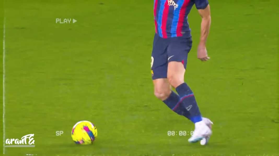 Pemain Barcelona Robert Lewandowski Liga Arab Saudi Dekati Dua Wasit Tenar, Satu Pemain Barcelona