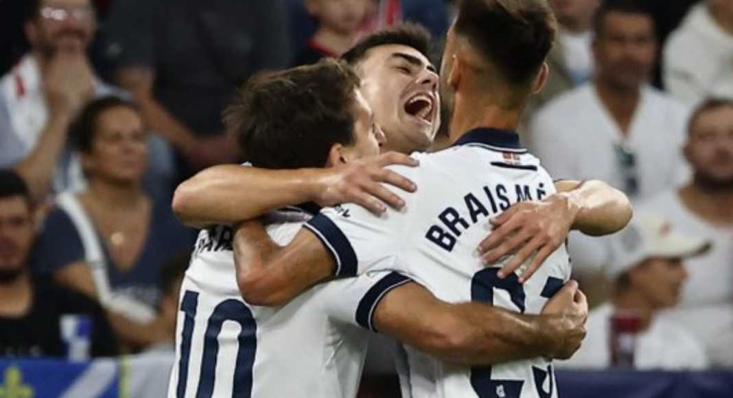 Pemain Real Sociedad meluapkan kegembbiraan mereka setelah meraih kemenangan atas tuan rumah Salzburg di Liga Champions Pemain Real Sociedad meluapkan kegembbiraan mereka setelah meraih kemenangan atas tuan rumah Salzburg di Liga Champions