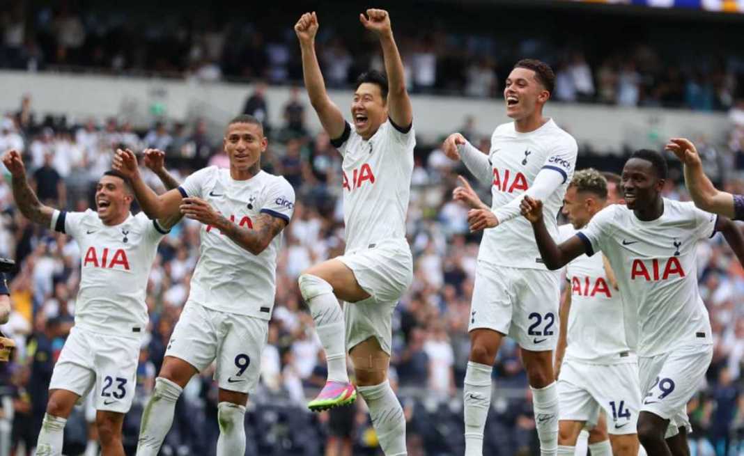 Pemain Tottenham Hotspur merayakan kemenangan mereka sebelum jeda internasional Pemain Tottenham Hotspur merayakan kemenangan mereka sebelum jeda internasional