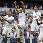 Pemain Tottenham Hotspur merayakan kemenangan mereka sebelum jeda internasional