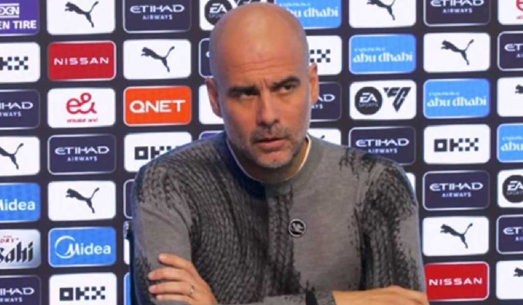 Pep Guardiola Sedang Konferensi Pers Pep Guardiola Pastikan Manchester City Tanpa John Stones Hadapi The Gunners