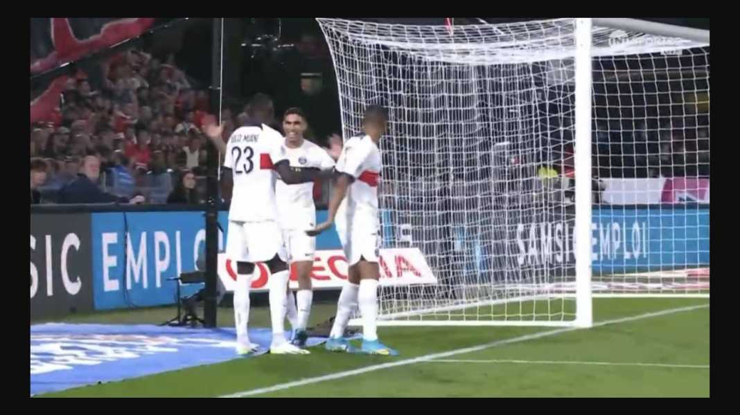 Perayaan gol PSG PSG Menang di Rennes Berkat Gol-gol Pemain yang Kena Skorsing Klub