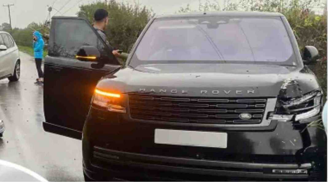 Range Rover Alexander-Arnold terlibat kecelakaan Terlibat Kecelakaan, Nyaris Alexander-Arnold Gagal Ikut Derby Kontra Everton