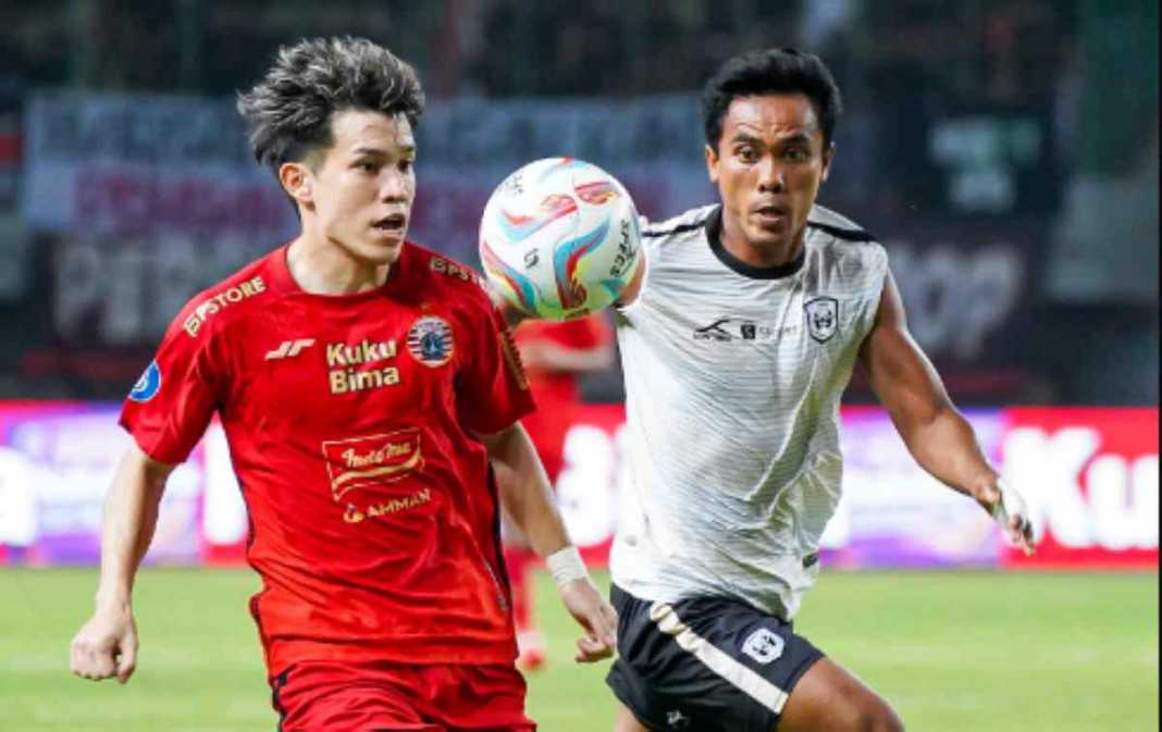 Ryo Matsumura berjuang mencetak gol di Persija vs RANS Nusantara Ryo Matsumura berjuang mencetak gol di Persija vs RANS Nusantara