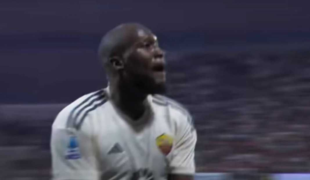Selebrasi Gol Romelu Lukaku di Laga Cagliari vs Roma Romelu Lukaku Makin Ganas di AS Roma, Dekati Rekor Gabriel Batistuta!