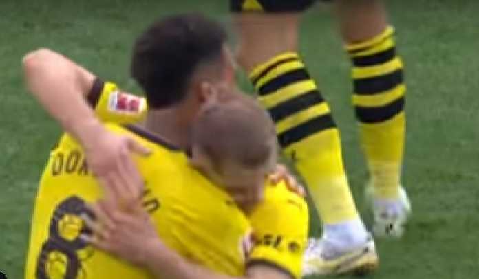 Gregor Kobel Puji Perfoma Borussia Dortmund Lawan Union Berlin