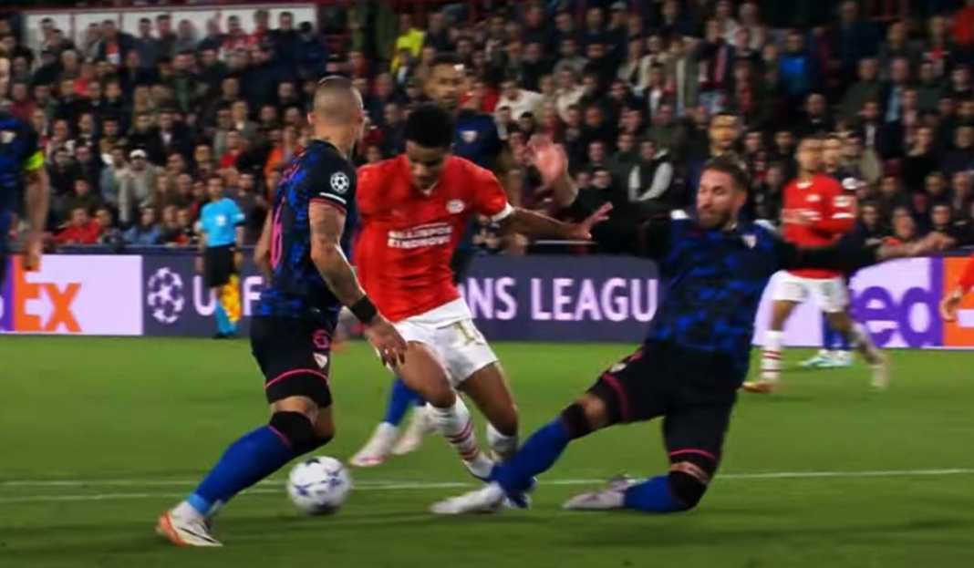 Sergio Ramos Berduel dengan Pemain PS Eindhoven Dirugikan, Sergio Ramos Nilai Laga PSV vs Sevilla Dipimpin Wasit Idiot!