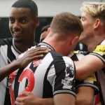 Skuad Newcastle United usai mencetak gol di laga Liga Premier