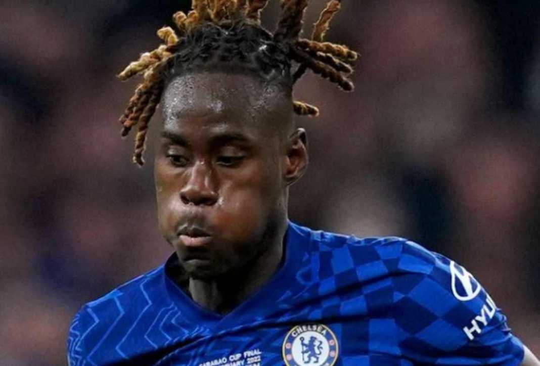 Trevoh Chalobah dalam sebuah aksinya bersama Chelsea Trevoh Chalobah dalam sebuah aksinya bersama Chelsea