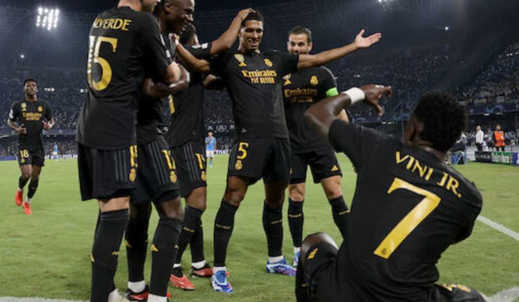 Vinicius Junior dan suad Real Madrid melakukan selebrasi