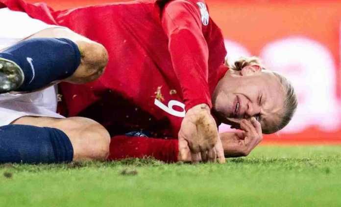 Erling Haaland kesakitan dalam sebuah insiden cedera bersama timnas Norwegia