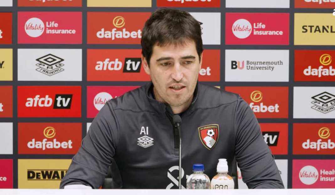Andoni Iraola dalam konferensi pers Bournemouth Andoni Iraola Sadar Bournemouth Perlu Tampil Sempurna Untuk Bisa Kalahkan The Reds