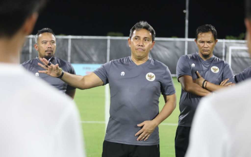 Bima Sakti dalam sebuah sesi latihan Timnas Indonesia U17