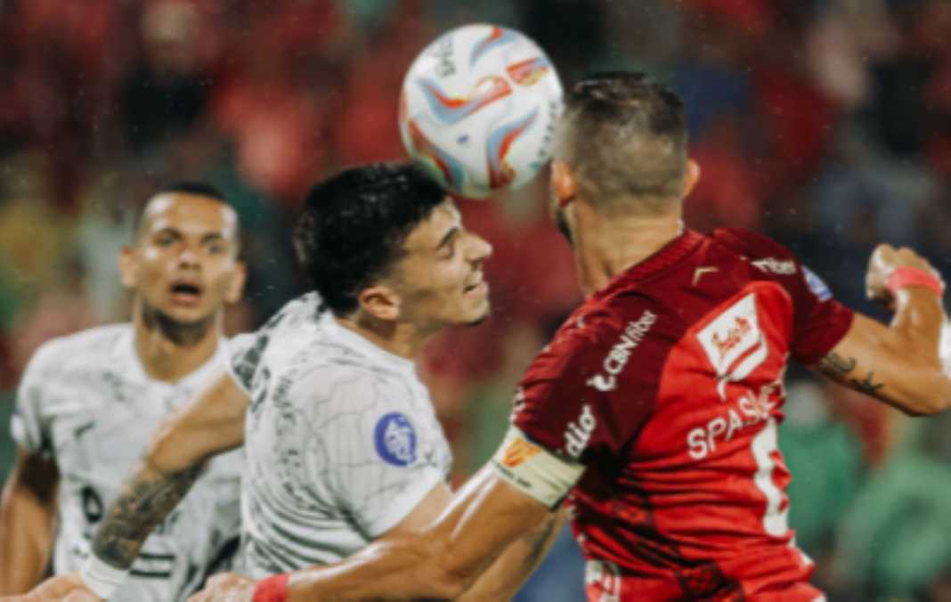 Duel Bali United vs Borneo FC yang dimenangkan tim tamu Duel Bali United vs Borneo FC yang dimenangkan tim tamu