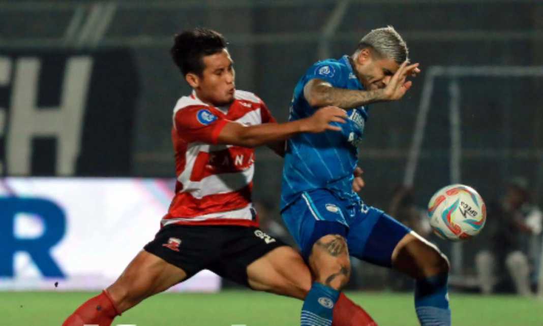 Duel Madura United vs Persib Bandung