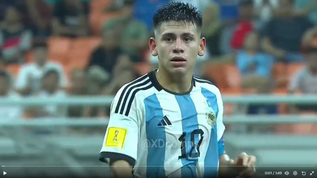 Echeverri10 Claudio Echeverri dalam pertandingan kontra Selecao